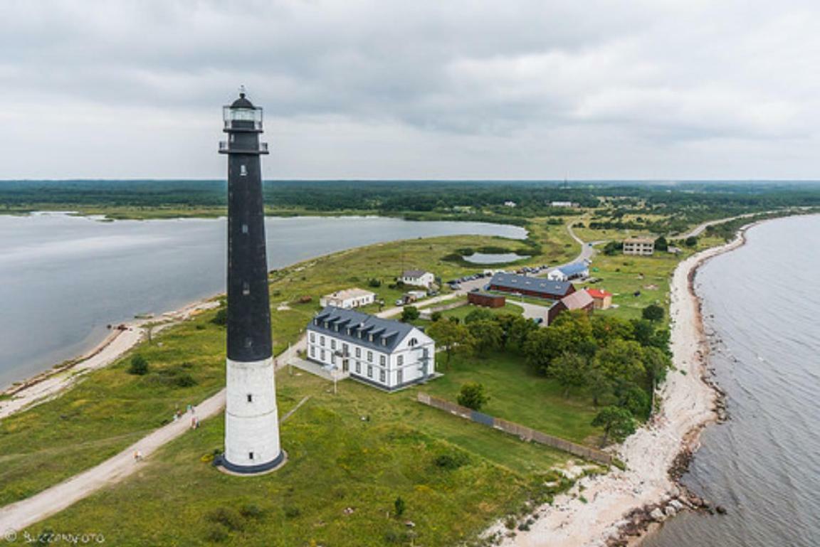 Cozy Summer House With Free Parking Near City Center & Beach Kuressaare Exterior photo